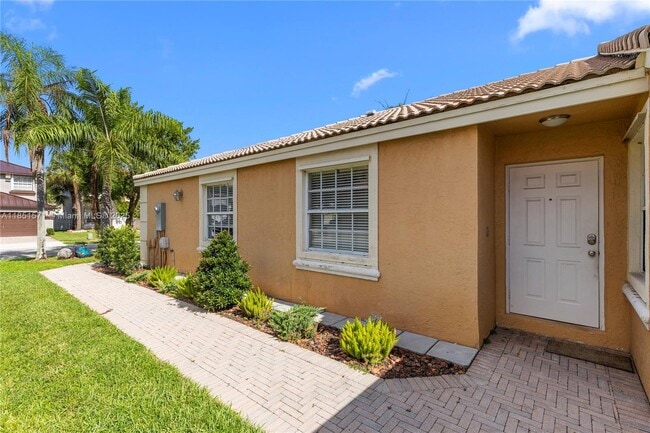 363 NW 158th Ave in Pembroke Pines, FL - Building Photo - Building Photo