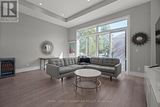 425B Valermo Dr in Toronto, ON - Building Photo - Building Photo