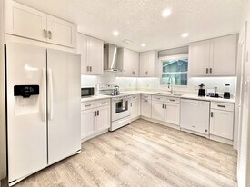 216 Old Mulrennan Rd in Valrico, FL - Building Photo