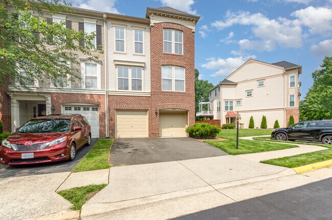 43095 Hunters Green Square in Broadlands, VA - Building Photo - Building Photo