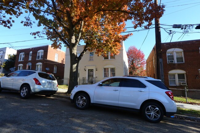 2828 Buena Vista Ter SE in Washington, DC - Building Photo - Building Photo