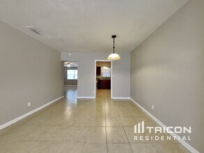 6297 20th St S in St. Petersburg, FL - Building Photo - Building Photo