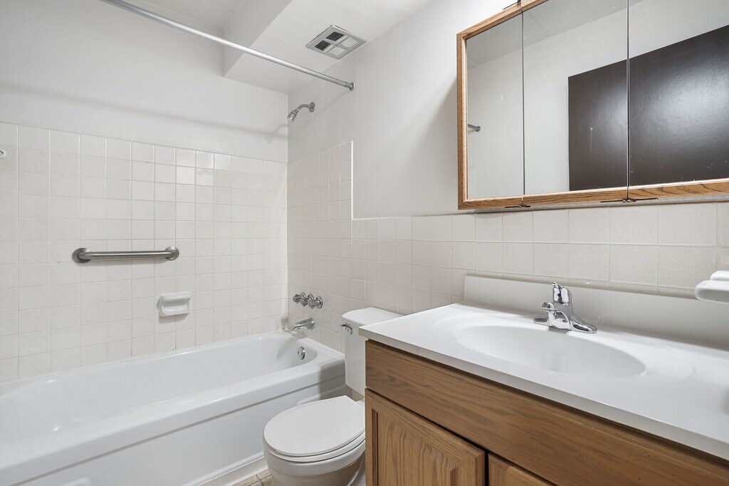 Surfside Towers Apartments in Eastlake, OH