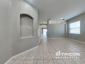 5547 Braddock Dr in Zephyrhills, FL - Building Photo - Building Photo