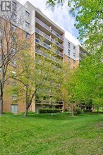 931 Wonderland Rd S in London, ON - Building Photo - Building Photo