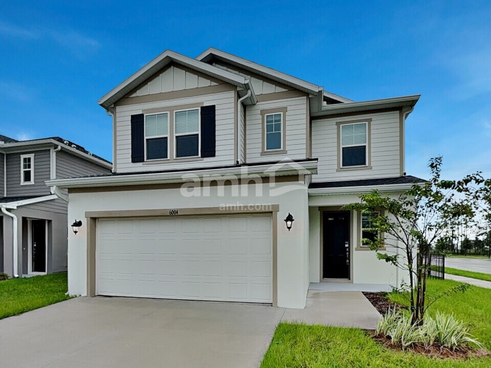 6004 Pinewood Ests Dr in St. Cloud, FL - Foto de edificio