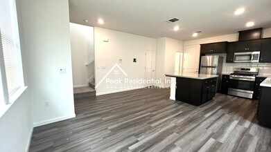 2943 Toulouse Walk in Sacramento, CA - Building Photo - Building Photo