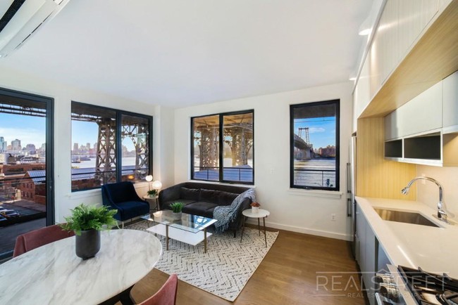 Waterfront Luxury 2 BED with Wrap arround