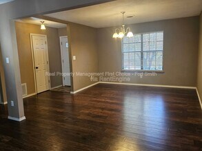 306 Elfen Glen St in Van Buren, AR - Building Photo - Building Photo