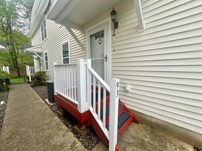 93 Jordan Ln in Middletown, NY - Building Photo - Building Photo