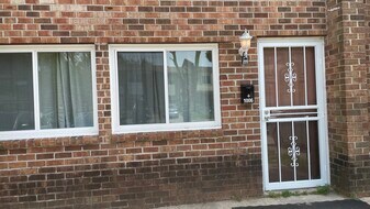 1006 Dubose Dr in Norfolk, VA - Building Photo