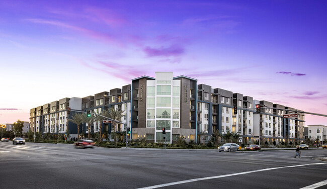 Broadstone Edition in Irvine, CA - Foto de edificio - Building Photo