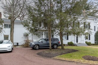 8 Greenholm St in Princeton, NJ - Building Photo - Building Photo