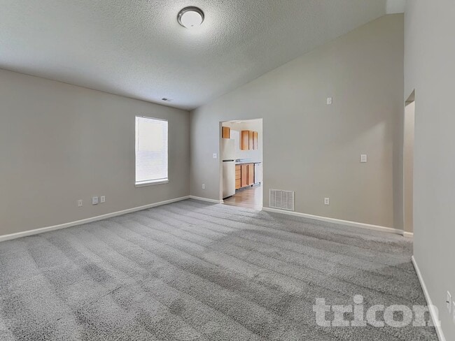 643 Rocky Meadow Dr in Greenwood, IN - Building Photo - Building Photo