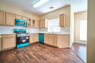 9111 Winkbow Dr in Houston, TX - Building Photo - Building Photo