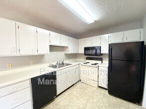 1645 N Dawn Dr in Fayetteville, AR - Building Photo - Building Photo