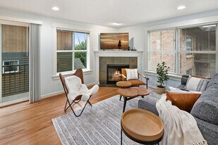 1220 Aurora Ave N in Seattle, WA - Building Photo