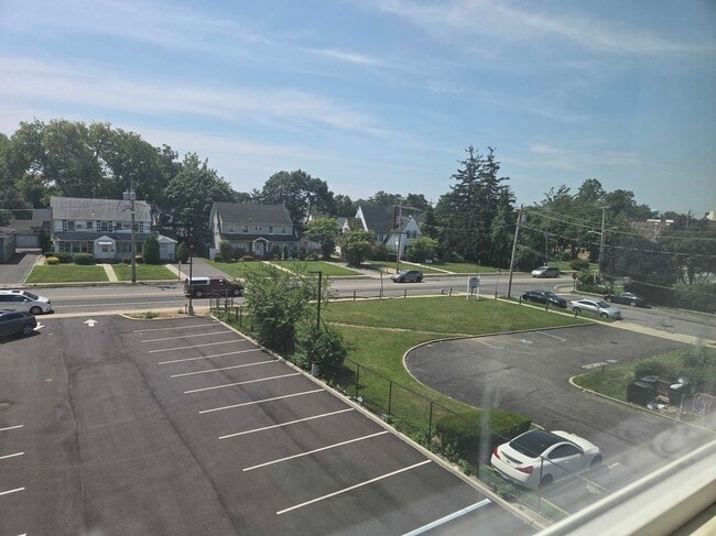 539 Front St in Hempstead, NY - Foto de edificio - Building Photo