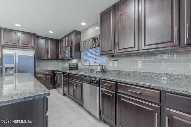 2143 Chandlers Walk Ln in Jacksonville, FL - Foto de edificio - Building Photo