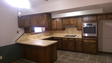 2441 SW 93rd St in Oklahoma City, OK - Building Photo - Building Photo