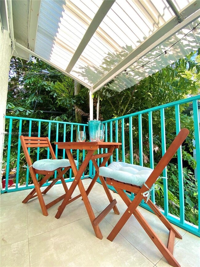 property at 118 NE 46th St