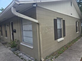 2322 W St John St in Tampa, FL - Building Photo