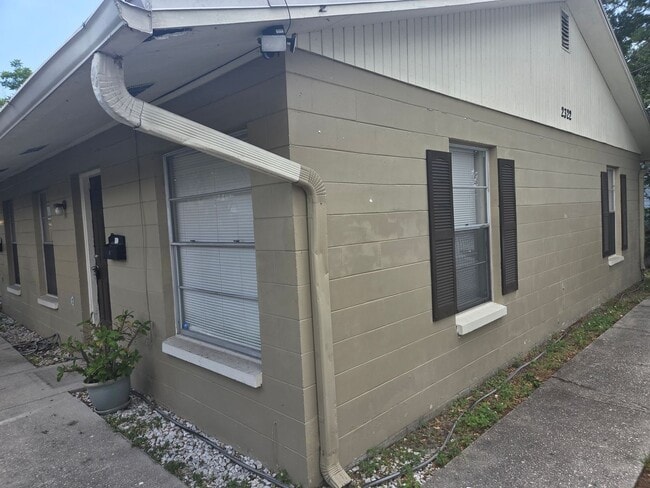 property at 2322 W St John St