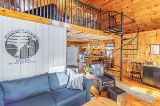 1172 Bar Harbor Rd in Trenton, ME - Building Photo - Building Photo