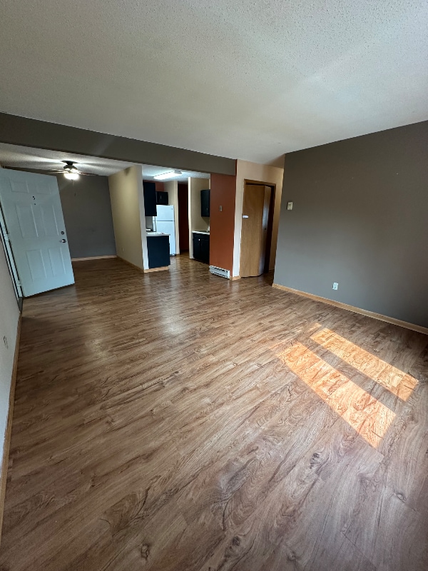 103 Cottonwood Ave N in Thief River Falls, MN - Building Photo - Building Photo