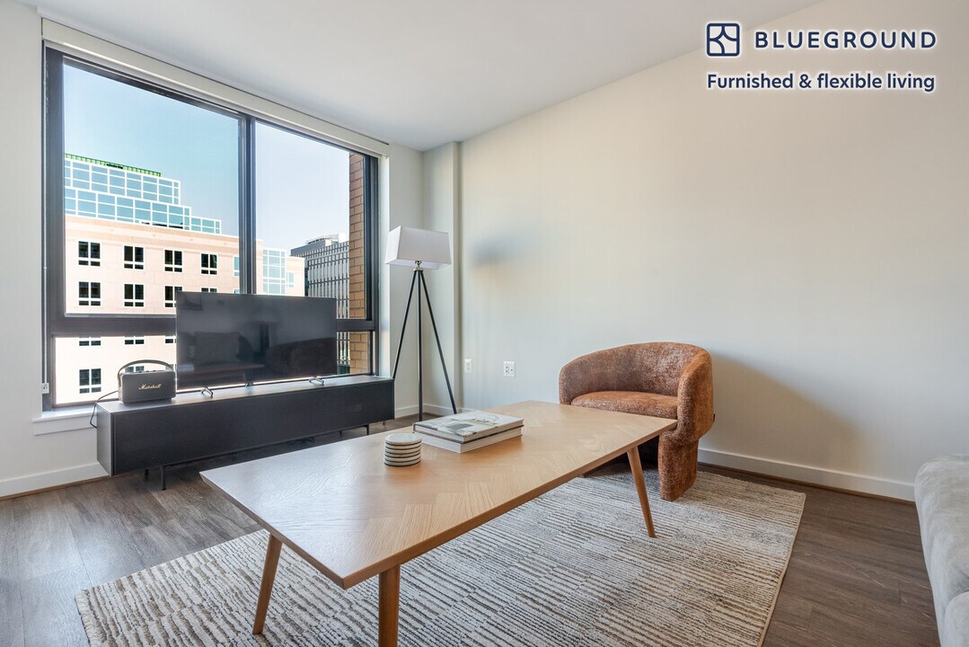 3444 Fairfax Dr in Arlington, VA - Foto de edificio