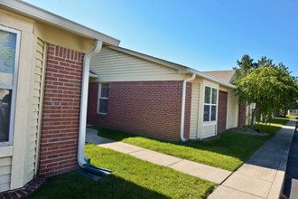 Farhill Lake Apartments in Indianapolis, IN - Building Photo - Building Photo