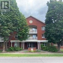 1099 Cadboro Rd in Ottawa, ON - Building Photo