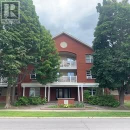 property at 1099 Cadboro Rd