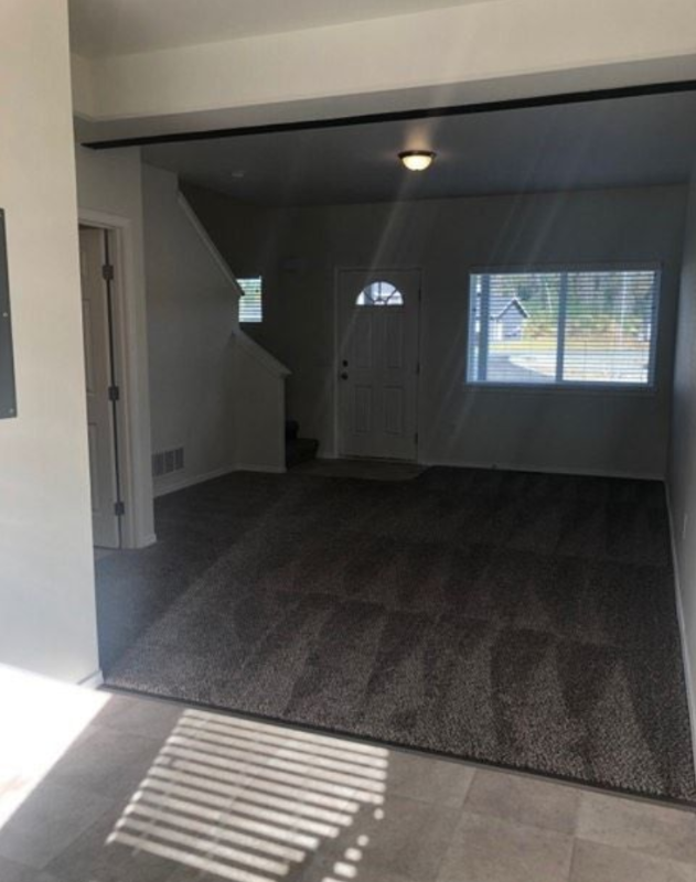 1735 N Nina Cir in Wasilla, AK - Foto de edificio - Building Photo