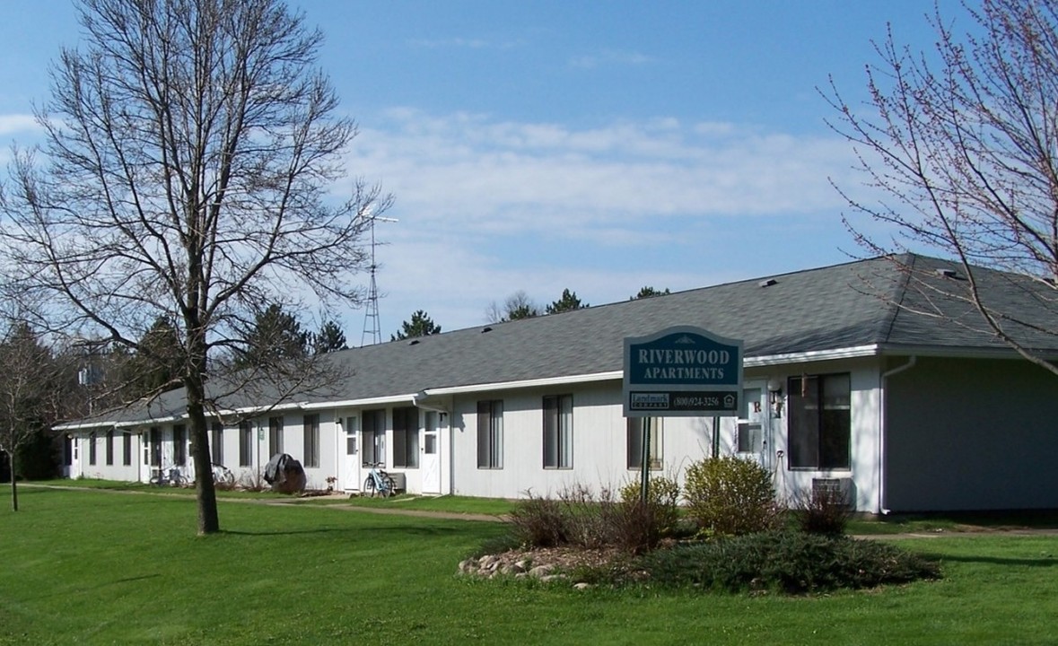 Riverwood Apartments in Gilman, WI - Foto de edificio