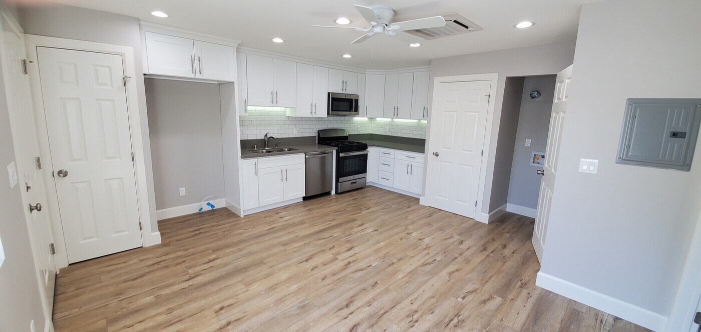 7650 Ostrom Ave in Los Angeles, CA - Building Photo