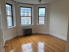 2 Sutherland Rd, Unit 1 in Boston, MA - Building Photo - Building Photo