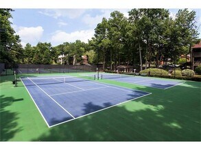 605 Garden Ct in Atlanta, GA - Foto de edificio - Building Photo