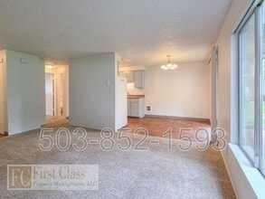 1366 NE 186th Ave in Portland, OR - Building Photo - Building Photo