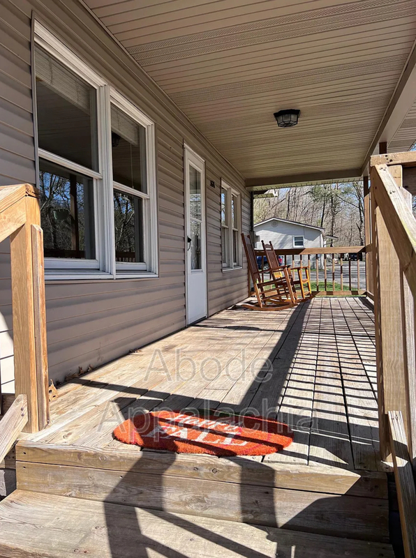 property at 3676 E Shelbiana Rd