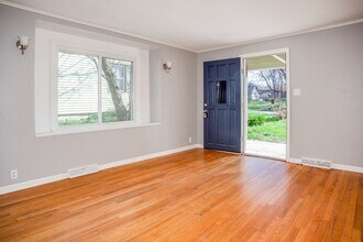110 S Park Ave in Independence, MO - Foto de edificio - Building Photo
