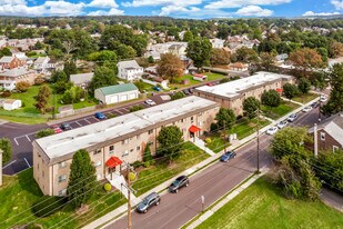 Pear Tree Court in Stowe, PA - Building Photo