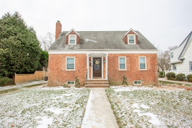 66 Denton Ave in East Rockaway, NY - Building Photo - Building Photo