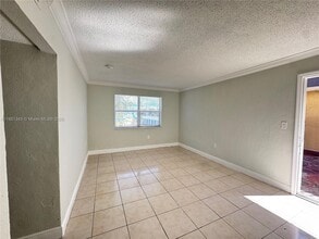 16118 NE 21st Ave in North Miami Beach, FL - Building Photo - Building Photo