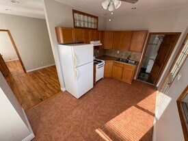 70 Carleton Ave, Unit 3 in Central Islip, NY - Building Photo