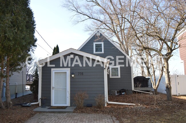 property at 716 Interlake Dr