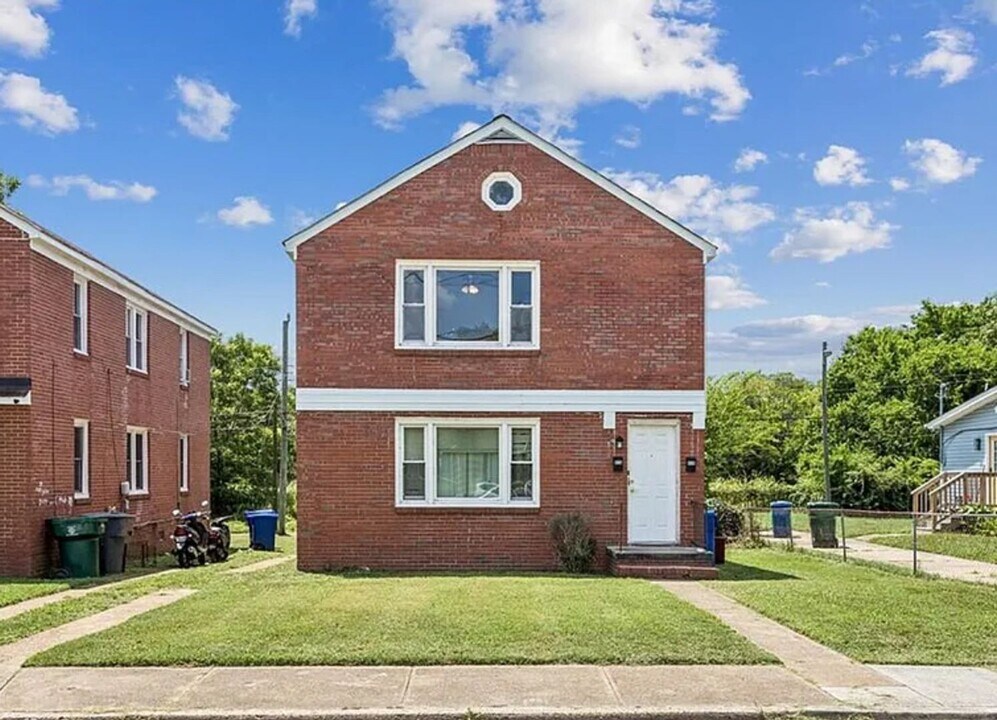 41 Ash Ave in Newport News, VA - Building Photo