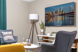 10020 Regal Park Ln in Dallas, TX - Building Photo - Building Photo