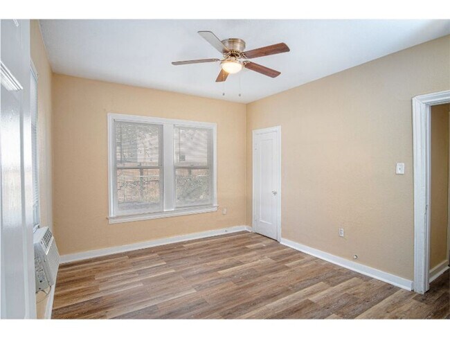 907 Iowa St in San Antonio, TX - Building Photo - Building Photo