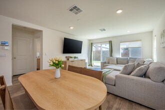 28834 Enclave Ln in Winchester, CA - Building Photo - Building Photo